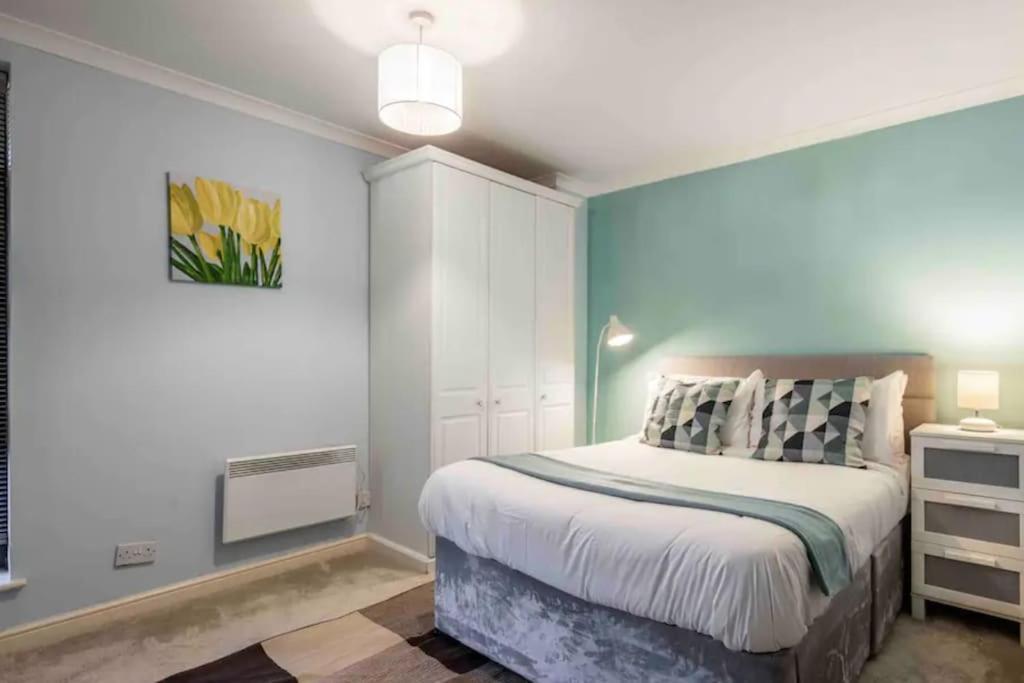 Apartament 1 Bedroom Flat With Free Parking *