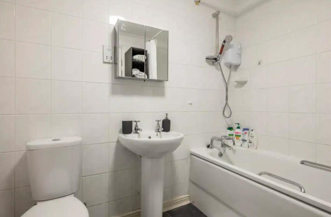 Apartament 1 Bedroom Flat With Free Parking Londra
