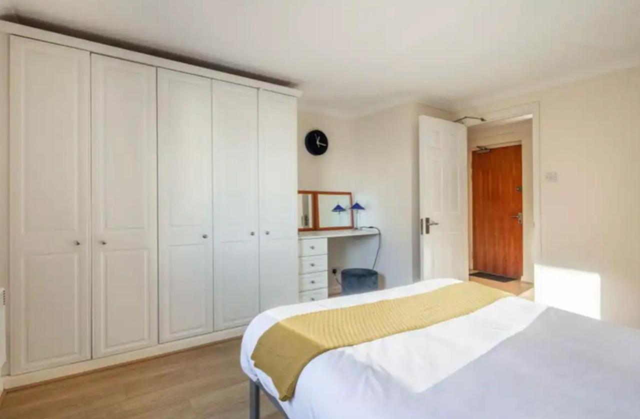 1 Bedroom Flat With Free Parking Londra