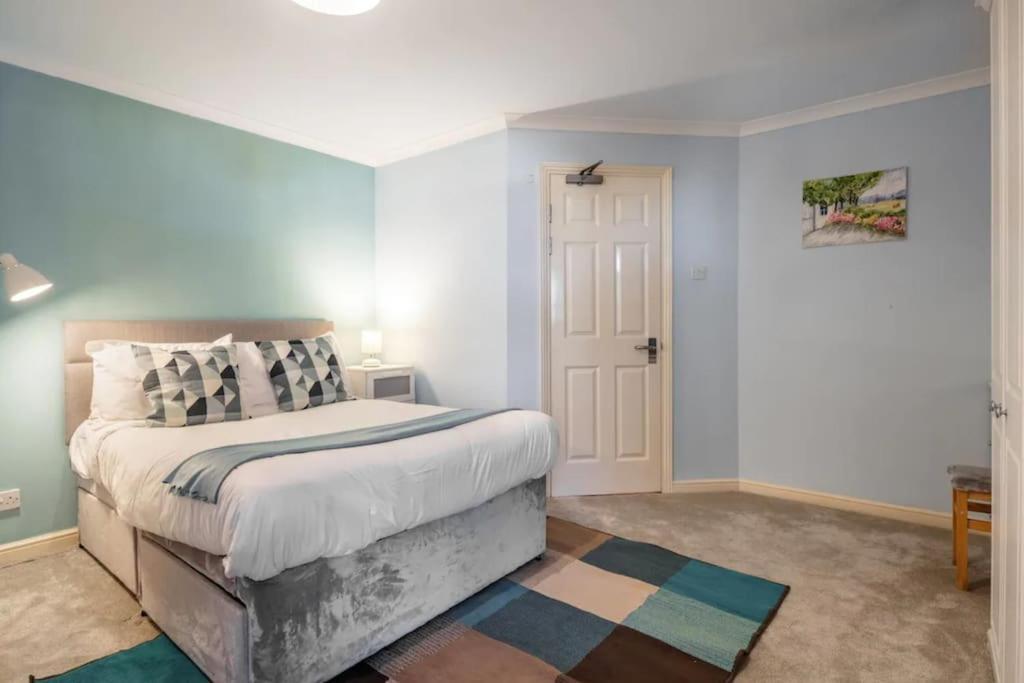 1 Bedroom Flat With Free Parking Apartament