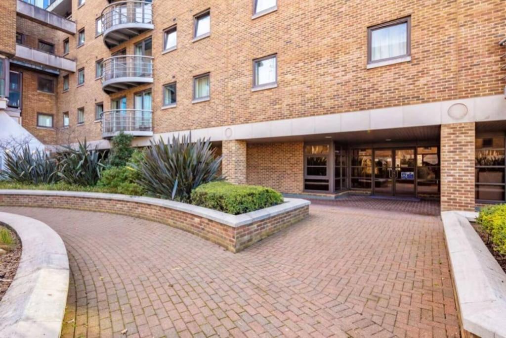 1 Bedroom Flat With Free Parking * Londra