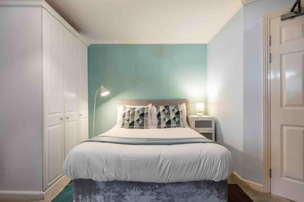 1 Bedroom Flat With Free Parking * Londra