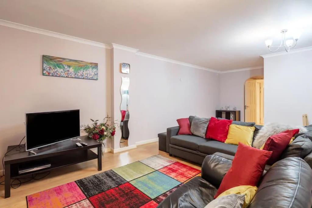 1 Bedroom Flat With Free Parking Apartament *