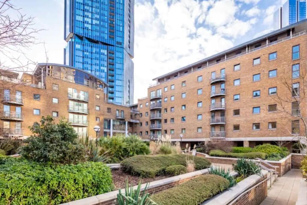 1 Bedroom Flat With Free Parking * Londra