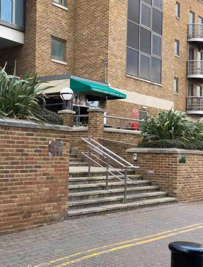 1 Bedroom Flat With Free Parking * Londra